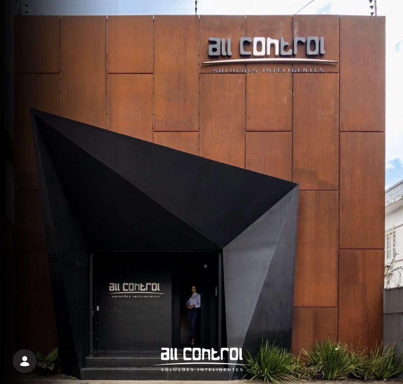 Fachada da sede da AllControl Soluções Inteligentes em Manaus